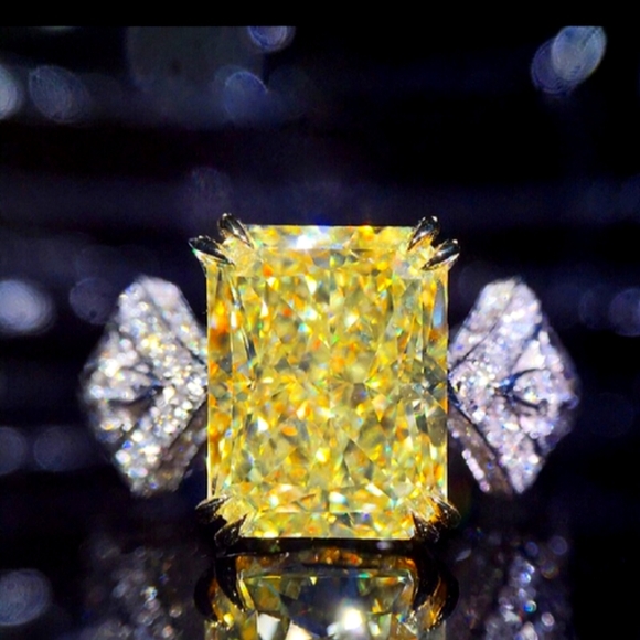 Stunning Yellow Canary Diamond Ring - Picture 3 of 6